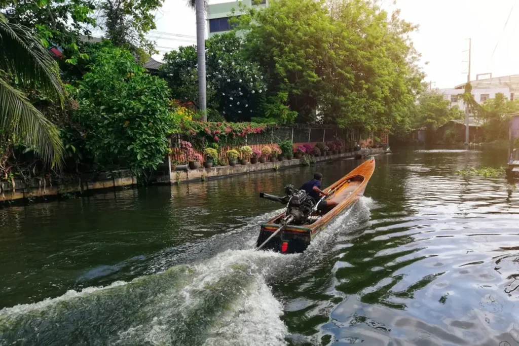 khlong bang floating market