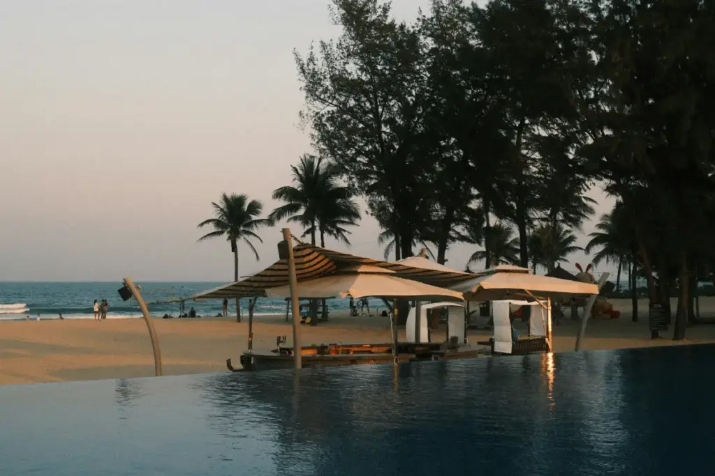 Kauai Trip Planning Tips: Must-See Trails & Beaches kauai trip planning tips beach resort poolside