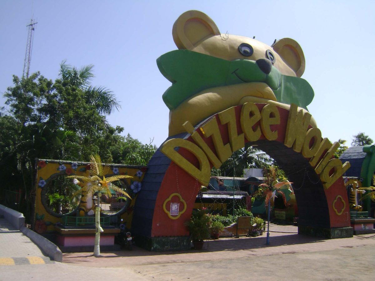 MGM Dizzee World Ticket Price 2026, Timings and Visitor Guide Colourful bear-head entrance arch with the Dizzee World sign at MGM Dizzee World amusement park, Chennai