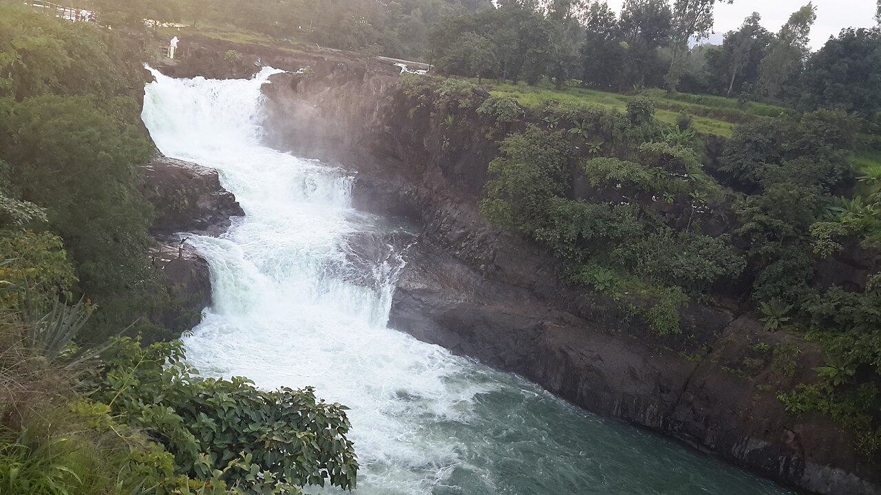 Randha Falls, Bhandardara: How to Reach, Best Time, Entry and Parking Randha Falls on the Pravara River near Bhandardara in the rainy season